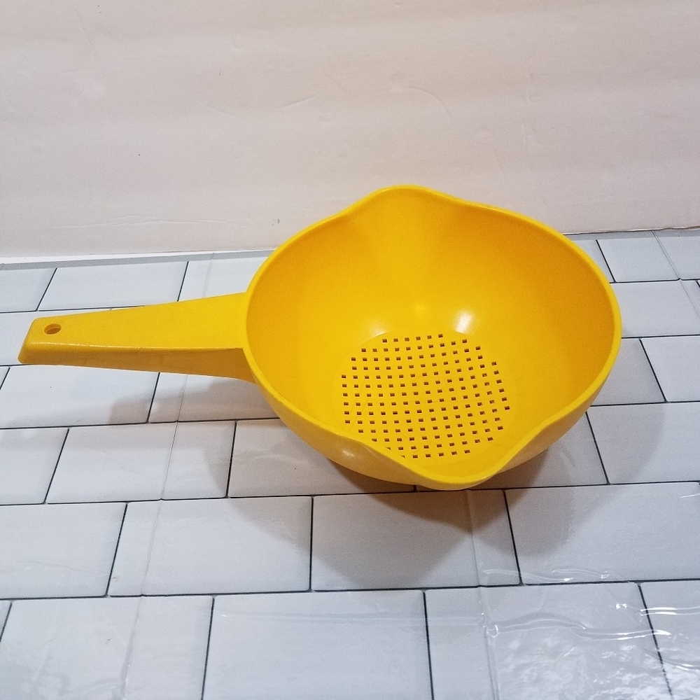 Tupperware Colander - Picture 11 of 11